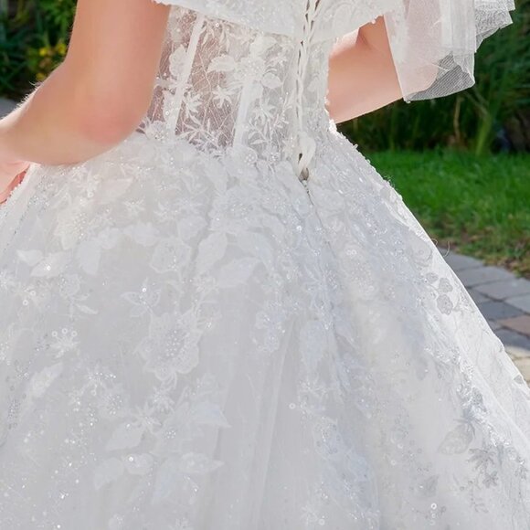 New Floral Lace Embellished Bridal Gown w/ Lace Up Back & Short Veil GL3822 - Picture 13 of 15